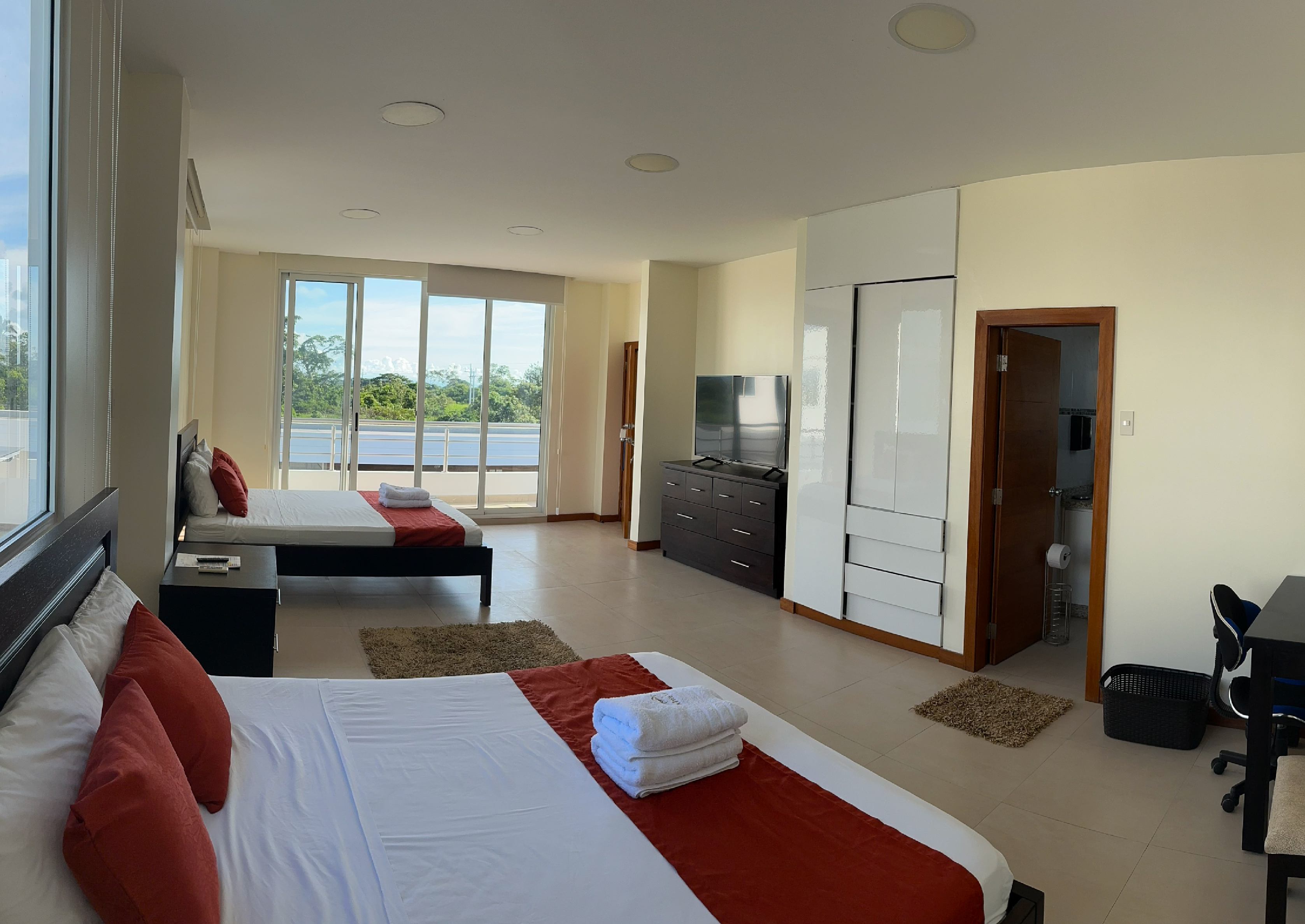 Interior de Familiar con balcón 2